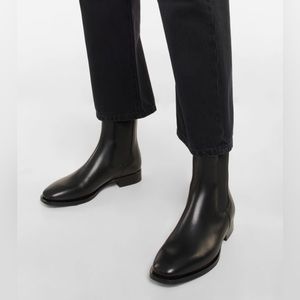 • PRADA BLACK LEATHER CHELSEA BOOT SIZE 37 US 7 •